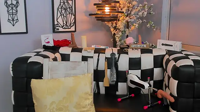 Snapshot of SARAFOXX_ chatting on December 2024 05:53:02 PM SARAFOXX online show from December 2024 05:53:02 PM