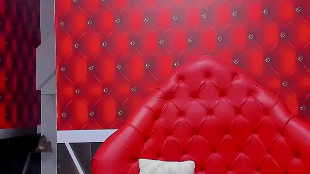 Snapshot of SARAFOXX_ chatting on February 2025 11:50:02 AM SARAFOXX online show from February 2025 11:50:02 AM