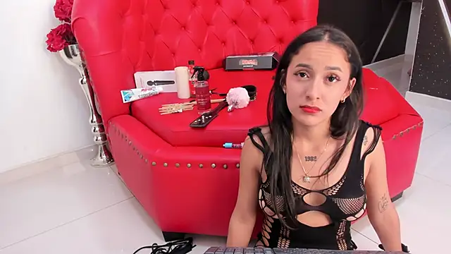 Snapshot of SARAFOXX_ chatting on February 2025 05:51:02 PM SARAFOXX online show from February 2025 05:51:02 PM