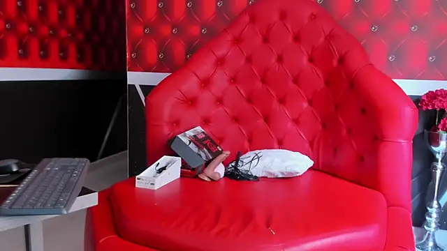 Snapshot of SARAFOXX_ chatting on March 2025 05:43:02 PM SARAFOXX online show from March 2025 05:43:02 PM