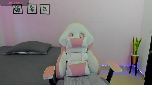 sophie pazz online show from April 2026 09:19:01 PM