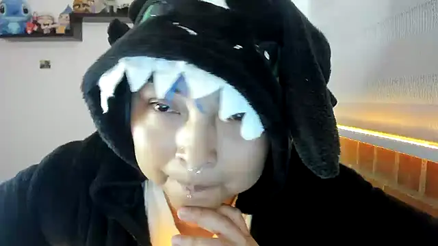 Shaddycute  online show from November 2025 05:13:02 PM