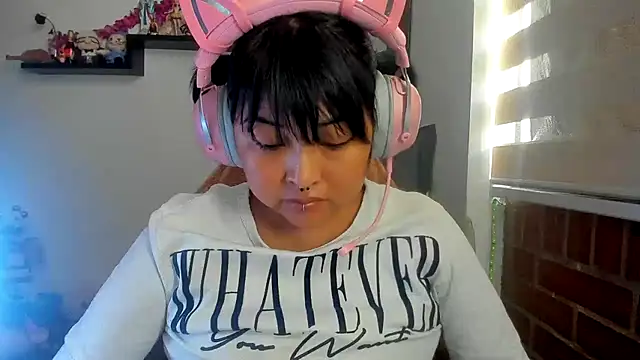 Shaddycute  online show from April 2026 06:49:02 PM