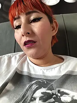 florecita9 online show from November 2025 05:57:01 PM