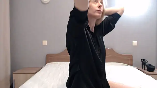 AvelinaLeoni online show from March 2025 05:40:02 AM