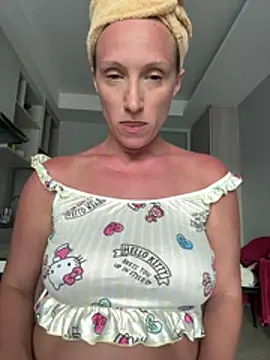Snapshot of UmaTruewoman chatting on July 2026 11:06:02 AM UmaTruewoman online show from July 2026 11:06:02 AM