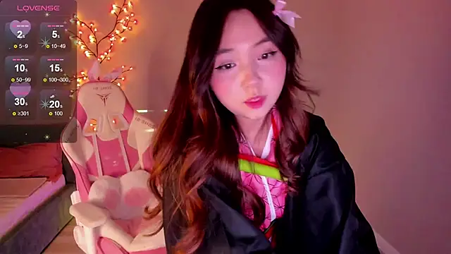 Snapshot of Fluffy_Rose chatting on October 2025 05:58:02 PM Fluffy Rose online show from October 2025 05:58:02 PM