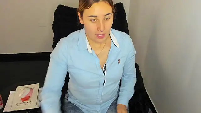 bonnie moon  online show from February 2026 07:12:01 PM