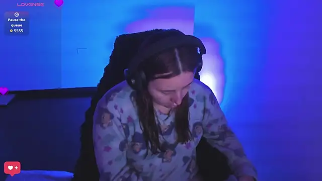 bonnie moon  online show from March 2026 06:22:01 PM