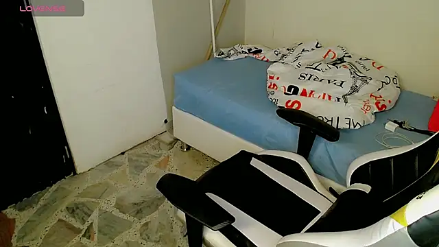 Snapshot of bby_santi chatting on November 2025 04:52:02 PM bby santi online show from November 2025 04:52:02 PM