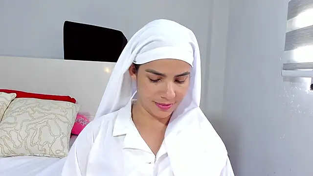 ClaraMariaMon online show from April 2026 06:06:01 PM