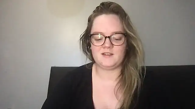 honeyyy24 online show from October 2025 08:29:01 PM