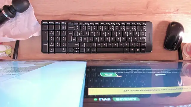 Snapshot of marien_thomson_ chatting on May 2026 09:32:01 PM marien thomson online show from May 2026 09:32:01 PM