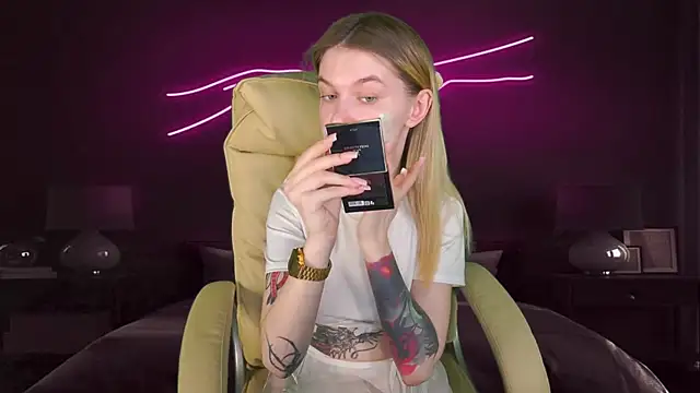 Snapshot of AnacondaOn chatting on March 2025 02:41:01 PM AnacondaOn online show from March 2025 02:41:01 PM