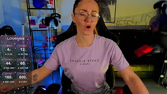 LadyIzabel online show from December 2024 02:33:01 AM