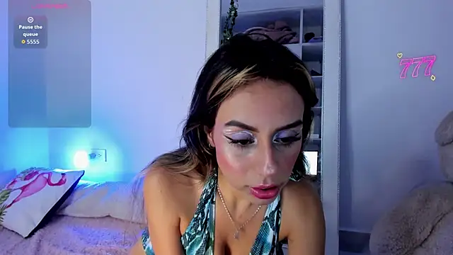 Snapshot of Lunadahia chatting on June 2026 08:45:02 AM Lunadahia online show from June 2026 08:45:02 AM