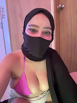 Snapshot of amaal_ chatting on November 2025 04:47:01 PM amaal online show from November 2025 04:47:01 PM