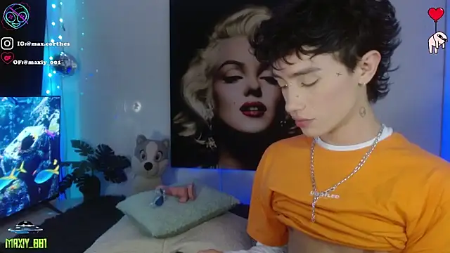 maxiy 001 online show from April 2026 03:18:02 PM