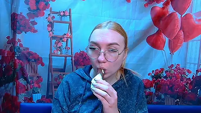 Snapshot of BeatriceFly chatting on May 2026 12:43:01 PM BeatriceFly online show from May 2026 12:43:01 PM