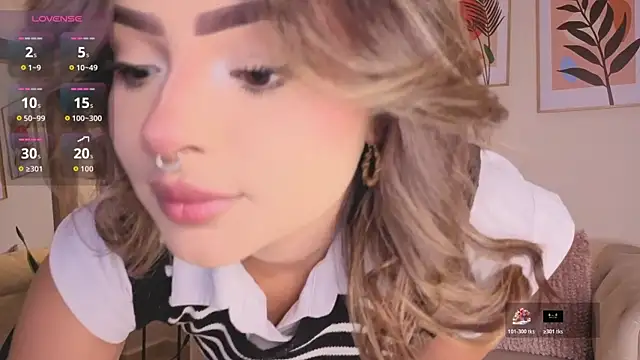 Snapshot of DahianaWalcott chatting on November 2025 08:44:01 PM DahianaWalcott online show from November 2025 08:44:01 PM