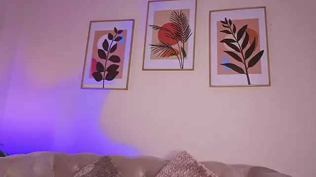 Snapshot of DahianaWalcott chatting on December 2025 08:15:02 PM DahianaWalcott online show from December 2025 08:15:02 PM