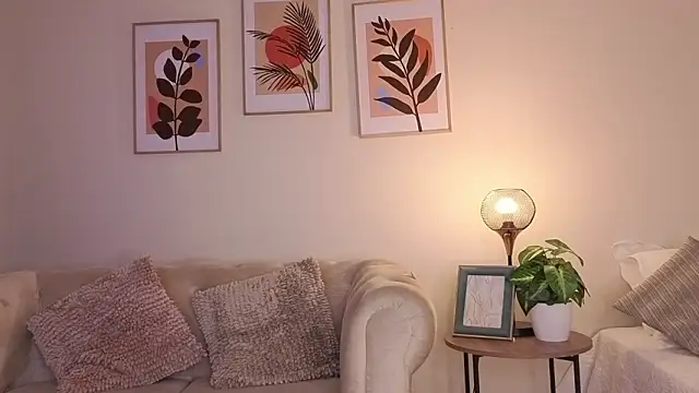 Snapshot of DahianaWalcott chatting on February 2026 04:34:02 PM DahianaWalcott online show from February 2026 04:34:02 PM