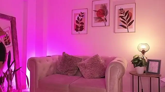 Snapshot of DahianaWalcott chatting on February 2026 04:13:01 PM DahianaWalcott online show from February 2026 04:13:01 PM