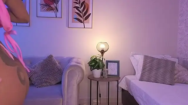 Snapshot of DahianaWalcott chatting on February 2026 05:20:02 PM DahianaWalcott online show from February 2026 05:20:02 PM