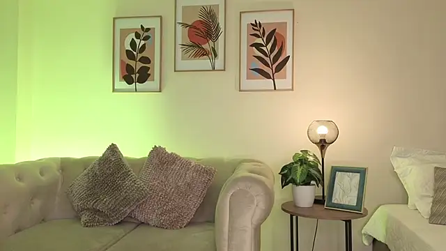 Snapshot of DahianaWalcott chatting on February 2026 07:23:01 PM DahianaWalcott online show from February 2026 07:23:01 PM