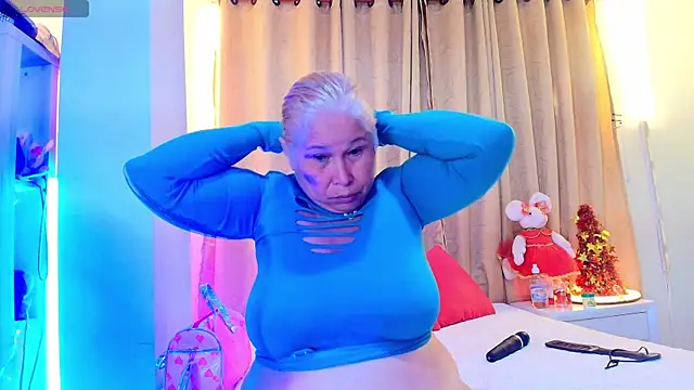 girl amada online show from November 2025 07:02:02 PM