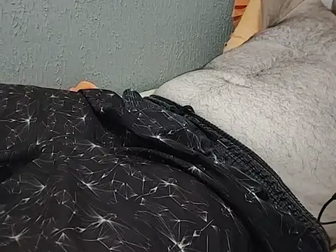 mfreitas005 online show from December 2025 02:20:01 AM