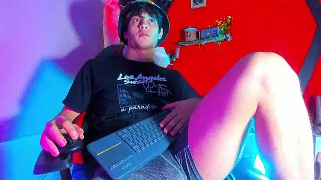 LilOwen  online show from November 2025 05:15:02 PM