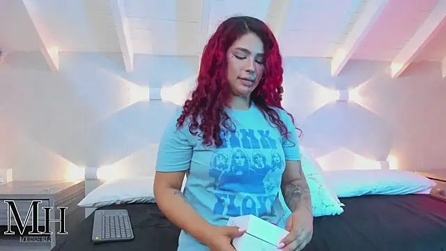 Snapshot of MizzHell chatting on November 2025 12:49:01 PM MizzHell online show from November 2025 12:49:01 PM