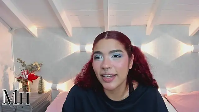 Snapshot of MizzHell chatting on December 2025 04:09:01 AM MizzHell online show from December 2025 04:09:01 AM