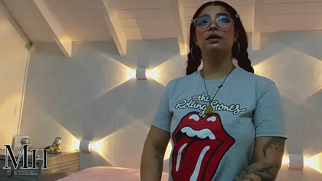 Snapshot of MizzHell chatting on January 2026 03:44:01 AM MizzHell online show from January 2026 03:44:01 AM