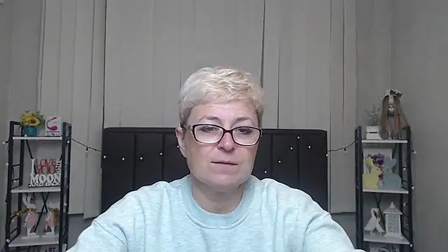 Snapshot of EmiliaGree chatting on October 2025 05:06:01 AM EmiliaGree online show from October 2025 05:06:01 AM