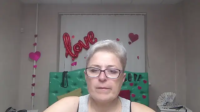 Snapshot of EmiliaGree chatting on October 2025 05:03:02 PM EmiliaGree online show from October 2025 05:03:02 PM
