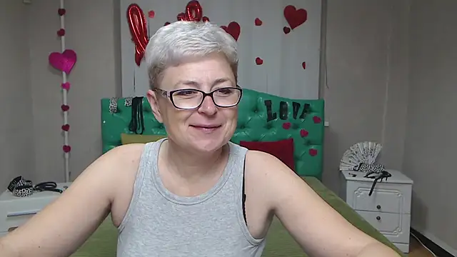 Snapshot of EmiliaGree chatting on October 2025 05:08:02 AM EmiliaGree online show from October 2025 05:08:02 AM