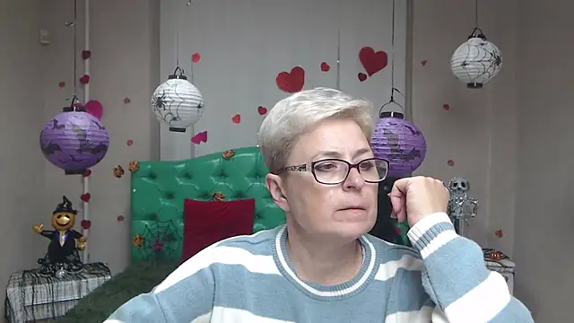 EmiliaGree online show from October 2025 06:01:01 PM