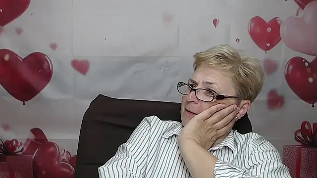 Snapshot of EmiliaGree chatting on July 2026 05:19:01 PM EmiliaGree online show from July 2026 05:19:01 PM