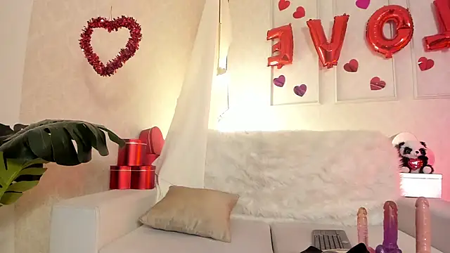 celestelewis online show from February 2025 12:43:01 PM