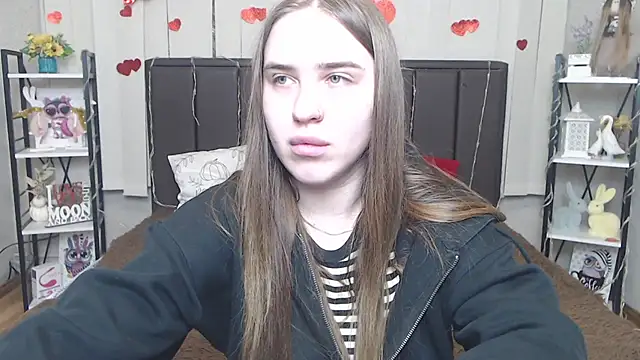 LauraHlot online show from May 2026 05:53:01 PM