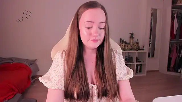 WalkingGirl online show from November 2025 06:08:02 PM