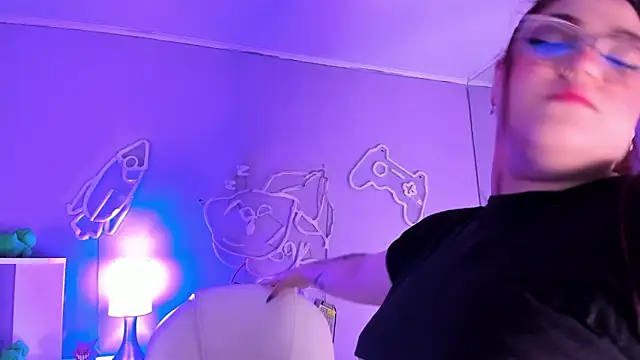 Camiila Osorio online show from November 2025 03:22:02 PM