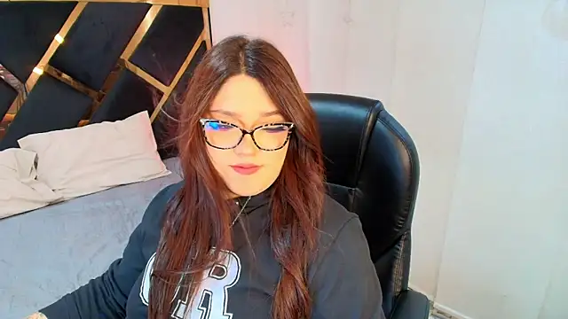 Camiila Osorio online show from April 2026 07:37:01 PM