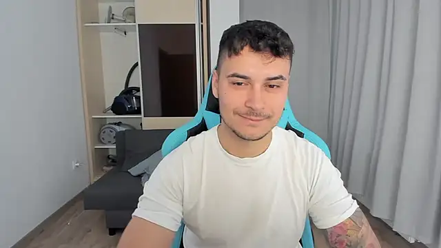 MatMalonne online show from November 2025 07:33:02 AM