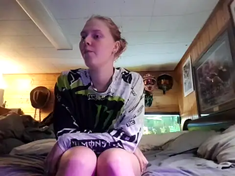 Snapshot of Ryan_and_Aurora chatting on May 2026 01:29:01 PM Ryan and Aurora online show from May 2026 01:29:01 PM