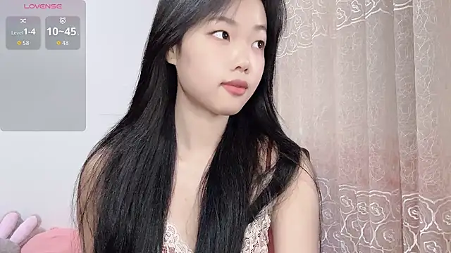 Snapshot of Lvy--v chatting on May 2026 10:04:02 PM Lvy--v online show from May 2026 10:04:02 PM