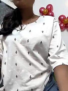yhona darling online show from May 2026 07:53:01 PM