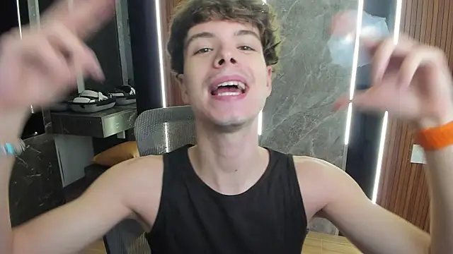 Snapshot of calvin_love_you chatting on June 2026 05:18:02 PM calvin love you online show from June 2026 05:18:02 PM